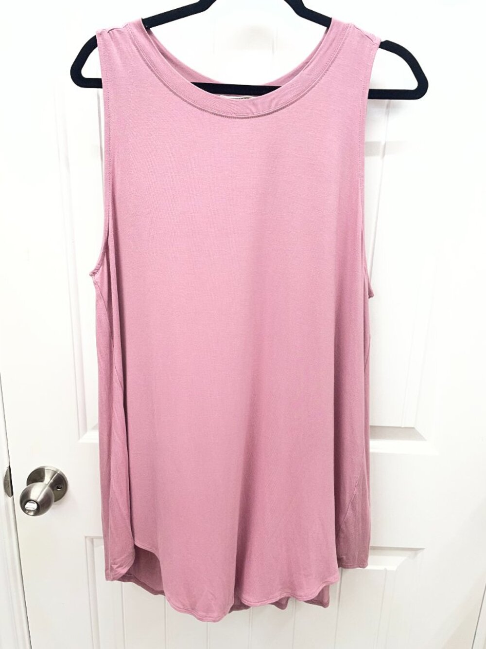 Women's Plus Tank Top Zenana Hi Low Rayon Cream Dark Rose Pink Plus 1X NWOT - Picture 2 of 6
